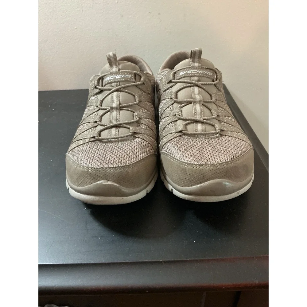 Skechers please see